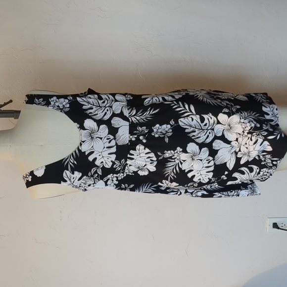 NWT Black & white babydoll dress, lightweight, swimsuit cover-up with pockets - Picture 4 of 6